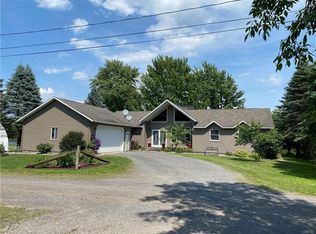 38 Riveredge Dr, Phoenix, NY 13135