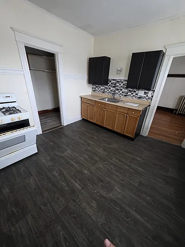228 Belmont Ave #3L Photo 1