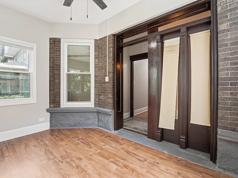 1915 W Lunt Ave #1 — Photo 16