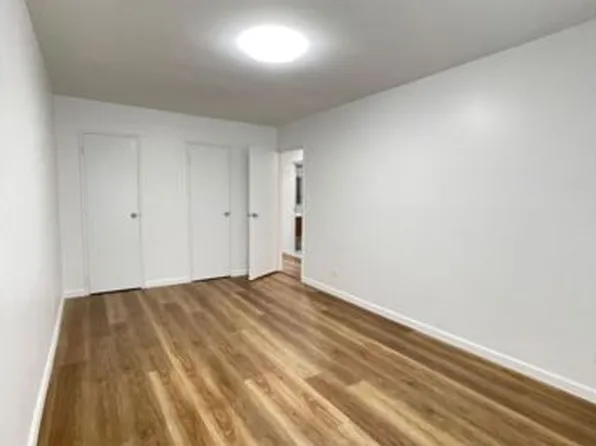 2549 College Point Blvd, Flushing, NY 11354