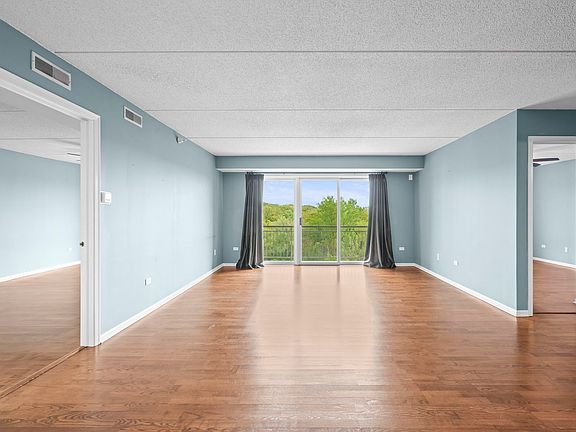 2nd image of 6807 N Milwaukee Ave APT 601