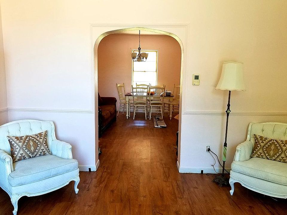 2nd image of 4968 Botanical Ave