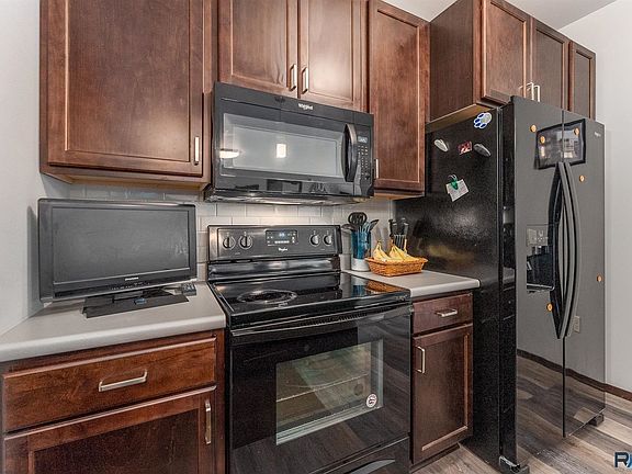 3rd image of 7701 Townsley