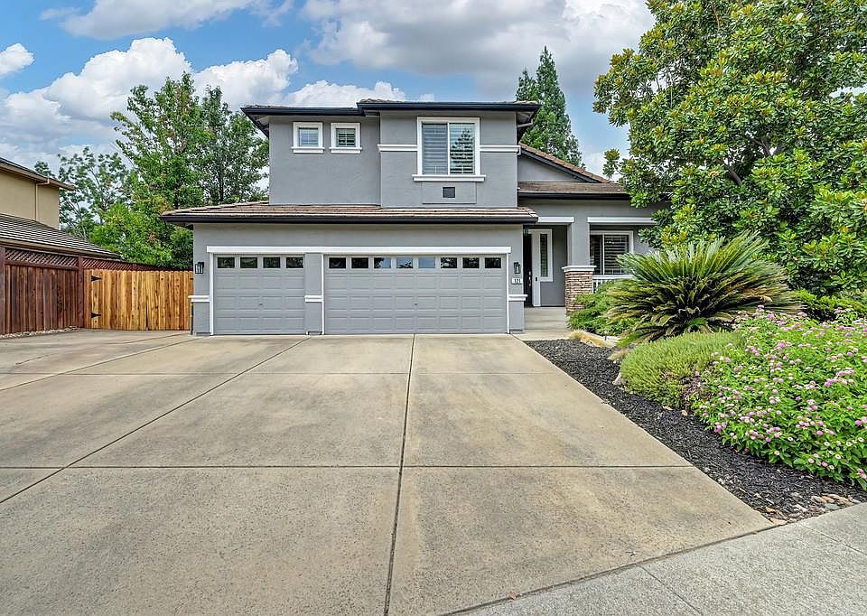 1st image of 121 Buckingham Way