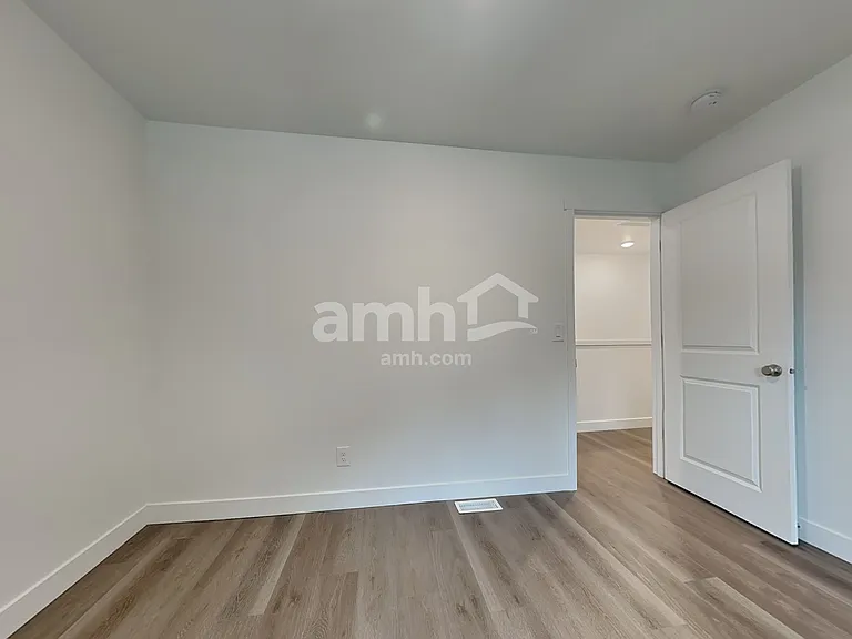 7718 Selah St SW — Photo 17