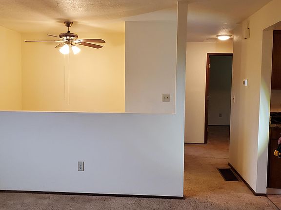 Hallway to bedrooms and front door