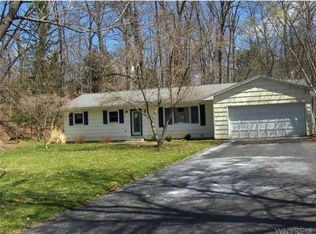 22 Brook Hollow Rd, Pittsford, NY 14534