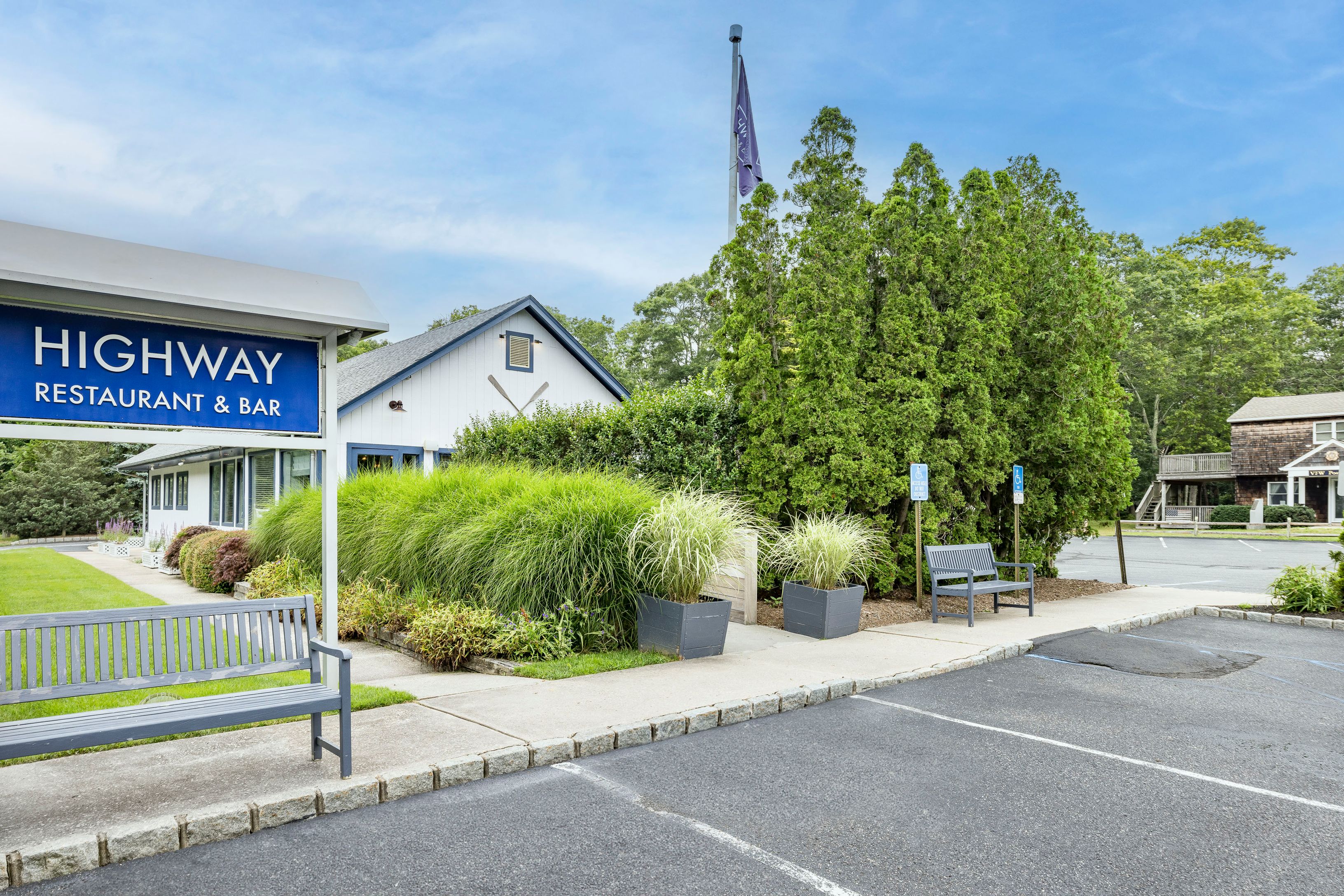 290 Montauk Hwy, East Hampton, NY 11937 Out East