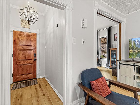 3rd image of 835 Colorado Boulevard