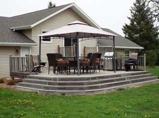 2500 Hirschman Ln, Hartland, WI 53029