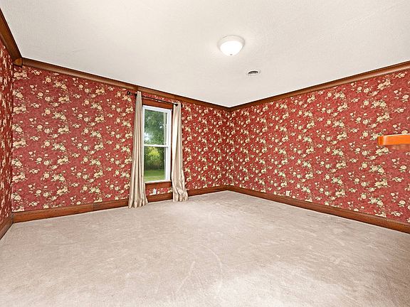 4th image of 313 Gene Campbell Rd