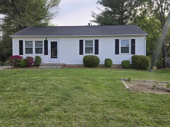 3348 Meadowrun Dr NE, Roanoke, VA 24012