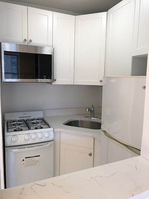 2nd image of 343 W 14th St APT 5R