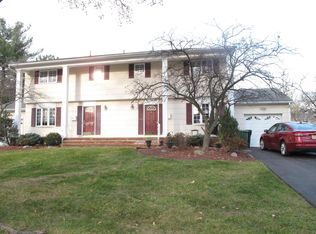 29 Millar Ct, Paramus, NJ 07652