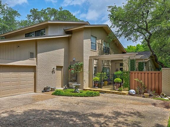 2nd image of 3802 Woodbrook Cir