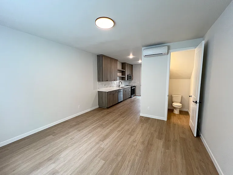 L0533 - D - Reed Place Condos — Photo 12