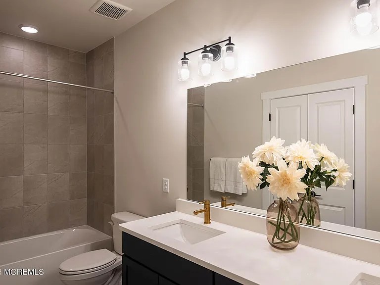 1403 Kingsley St #209 — Photo 32