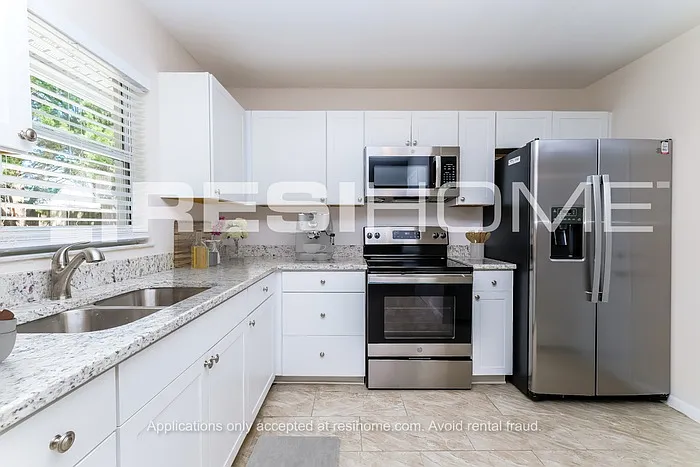 9483 Bayside Ct — Photo 3