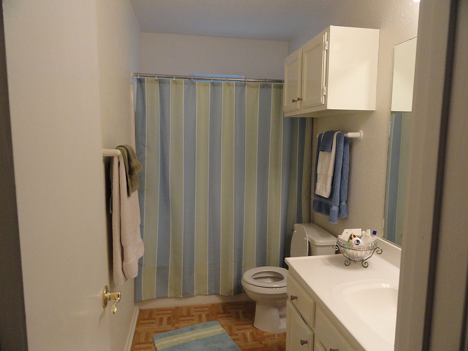 1st image of 458 Oakdale Dr