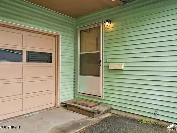 3rd image of 3941 Merrill Dr