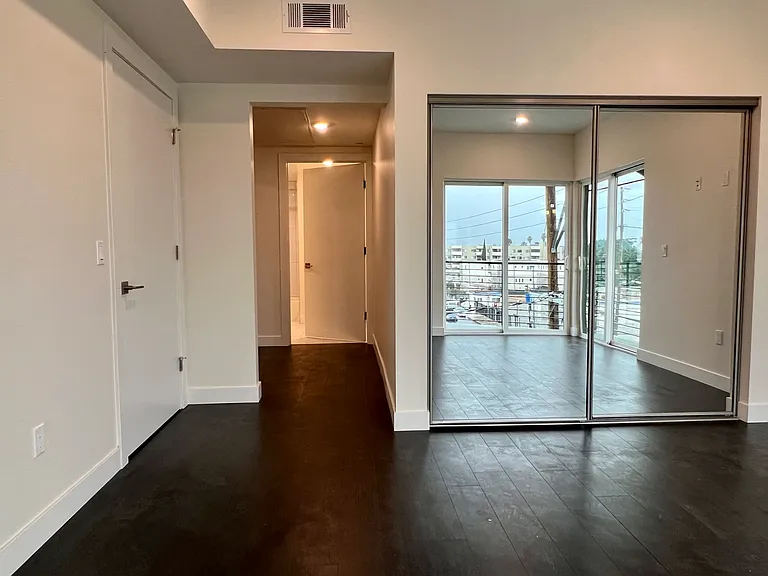 5758 Camellia Ave #301 — Photo 6