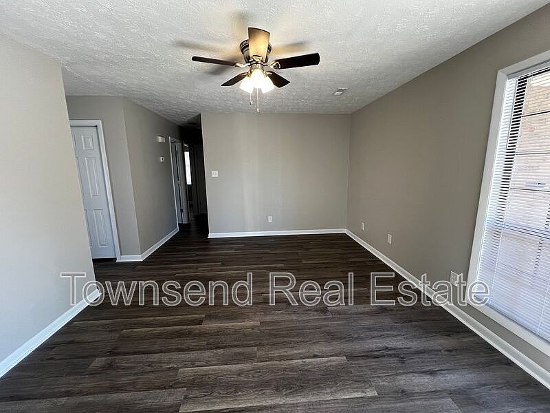 1st image of 1437B Ireland Dr