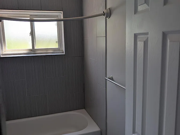 15 Bolton Ave #3 — Photo 7