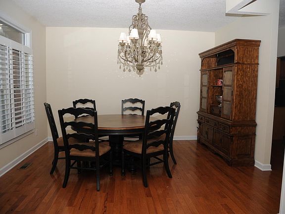 3rd image of 3352 Whispering Oaks Dr