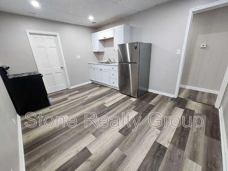 2200 S 8th St — Photo 3