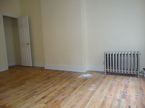 4th image of 1210 Putnam Ave