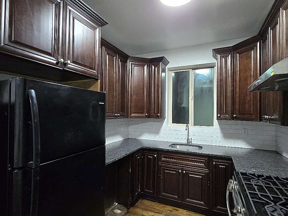 5th image of 118 Arlington Ave #1A