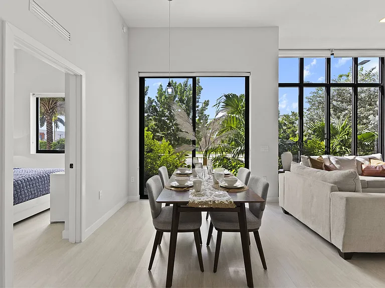 Oasis Pointe — Photo 18