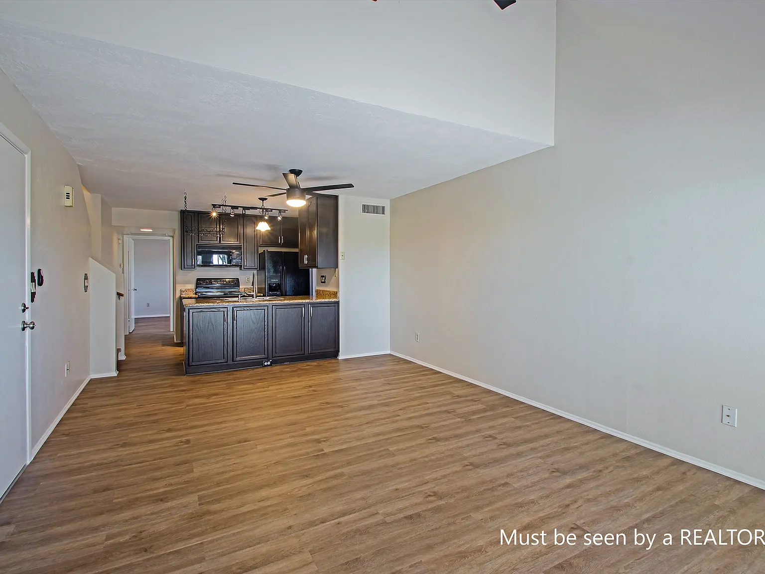 2 bed, 981 sqft, $1,695 — Photo 2