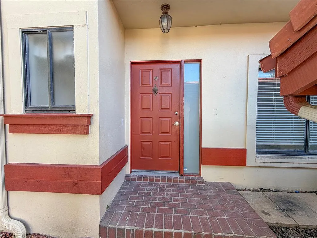 2 bed, 2.5 bath, 1349 sqft, $2,350 — Photo 3