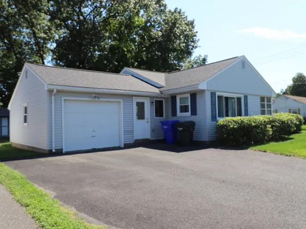 25 Peer St, Springfield, MA 01109
