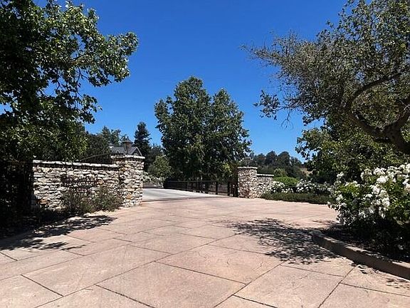 5th image of 980 Old Ranch Rd
