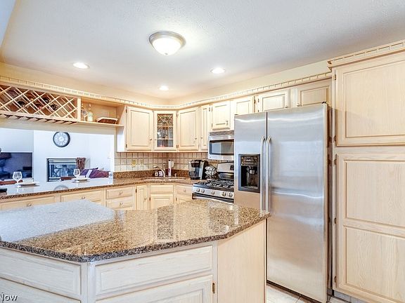 5th image of 842 Arboretum Cir