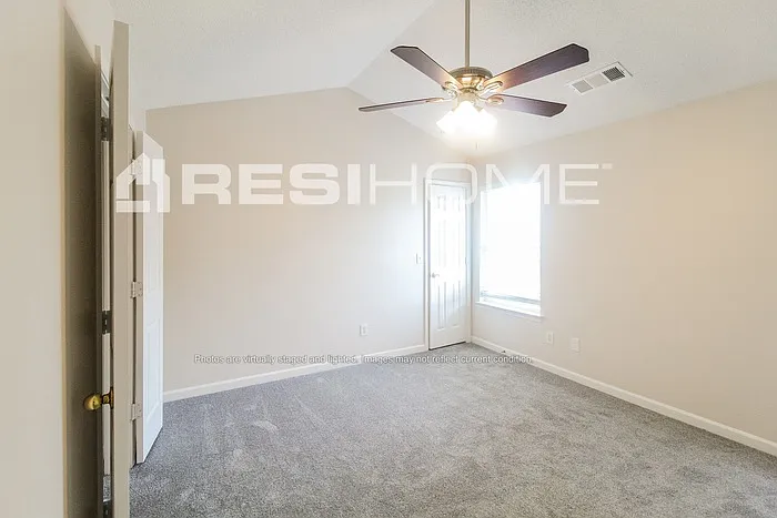 211 Coral Cir — Photo 7
