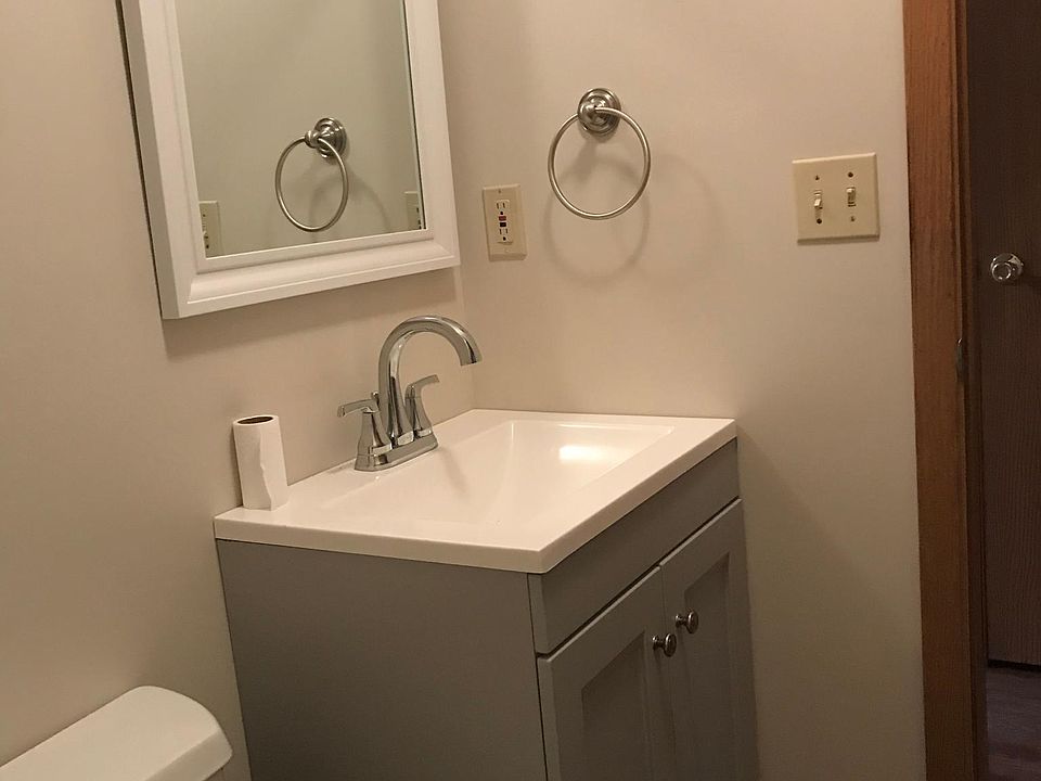 2nd image of 529 Moore Ave #4