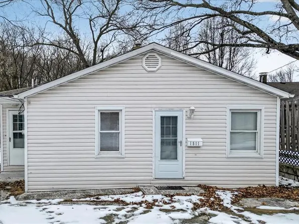 1511 Laurel St, Highland, IL 62249