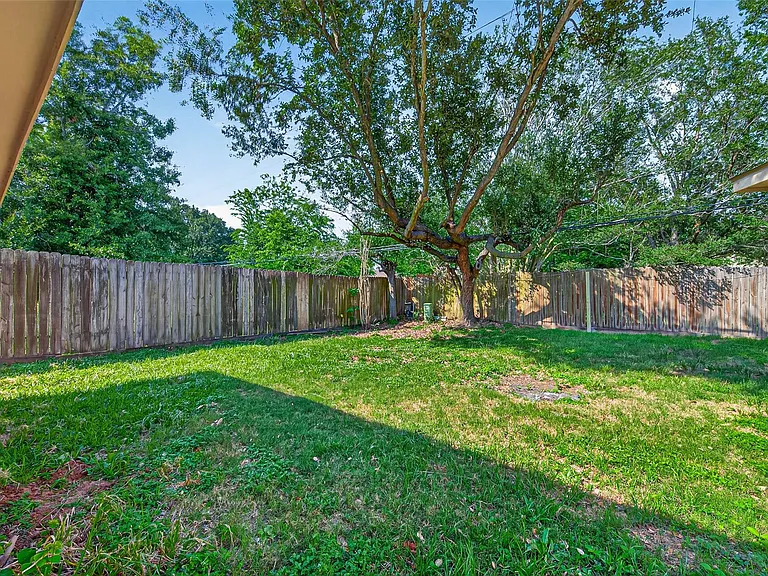 22206 Red River Dr — Photo 19