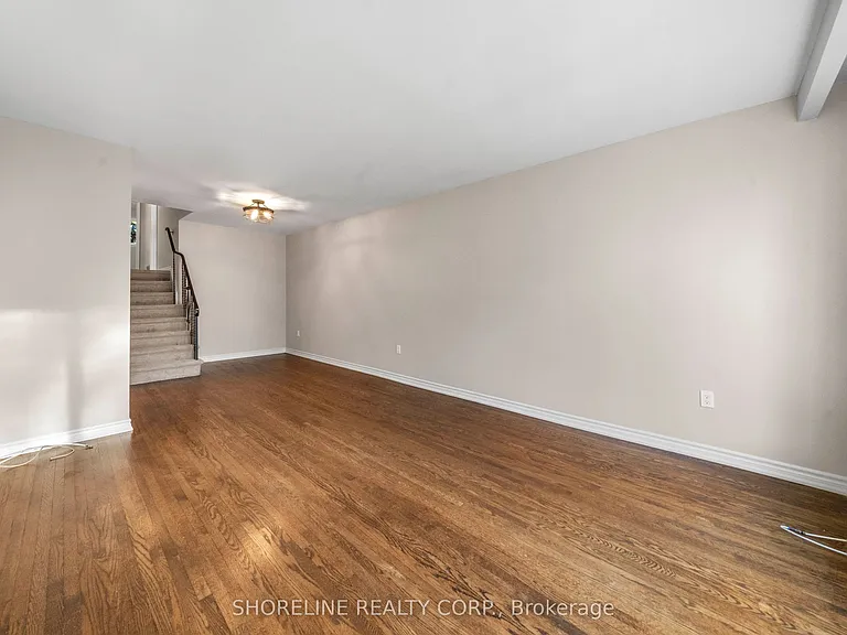 608 Raphael Ave #UPPER — Photo 7