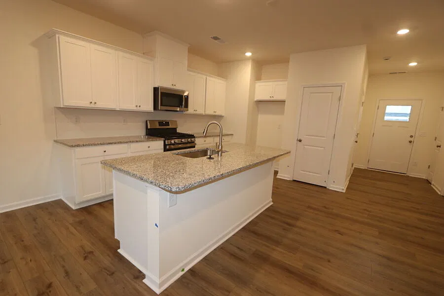 3 bed, 2.5 bath, 1700 sqft, $2,200 — Photo 2