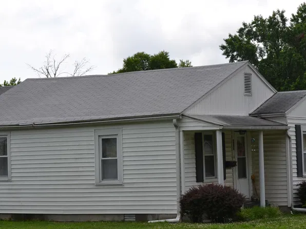 517 S 8th St, Herrin, IL 62948