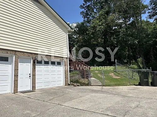 2501 Crestwood Cir Photo 1