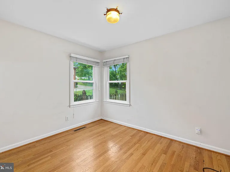 1312 Stafford Ave — Photo 13