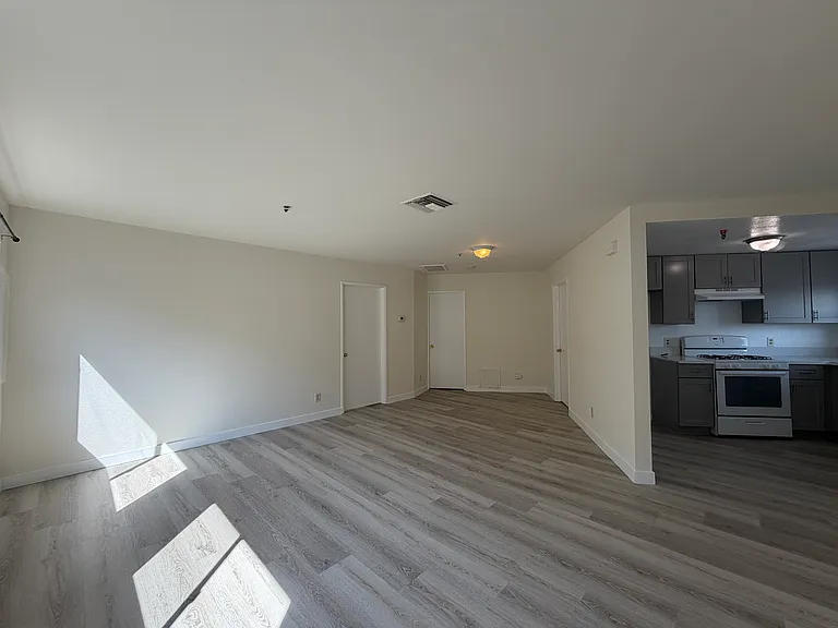 833 N 1st St #4 — Photo 3