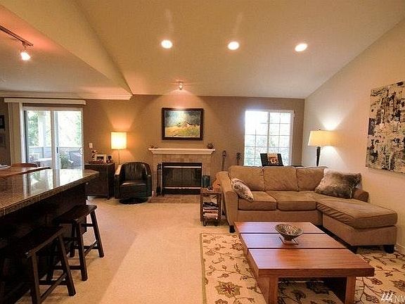 Spacious living room