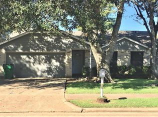 117 Lasso St, Angleton, TX 77515