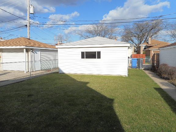 3rd image of 3939 N Oriole Ave